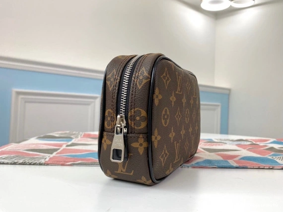 FS CHEAP LOUIS POUCH TOILETRY VUITTON PM 0822